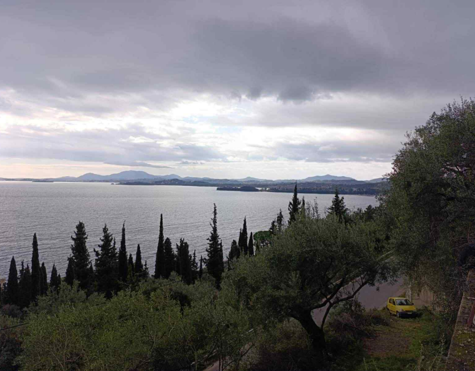 Θέα προς τη θάλασσα από την περιοχή του οικοπέδου στη Σπαρτύλα, Κέρκυρα